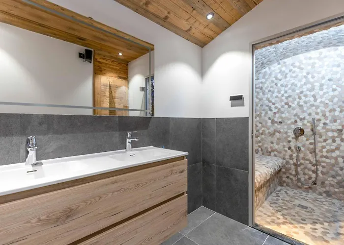 Penthouse Croix De Coeur