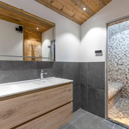 Penthouse Croix De Coeur